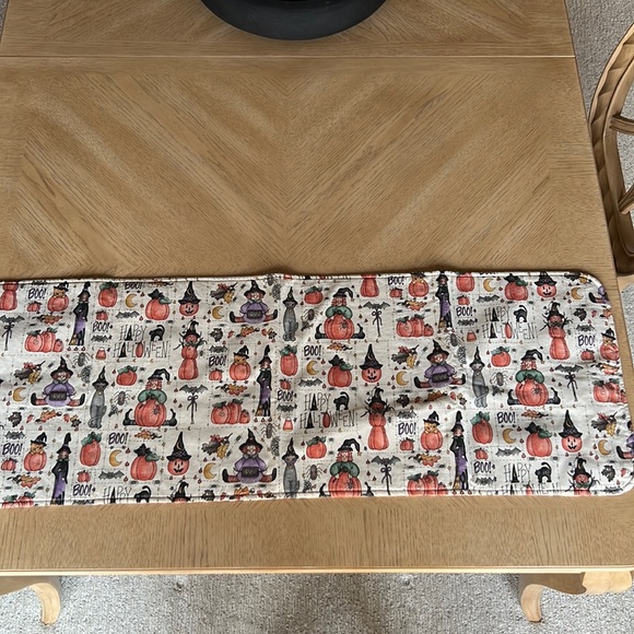 Halloween Themed Table Runner - Picture 2 of 4